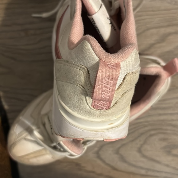 Size 5y Cream/Tan - Picture 5 of 5